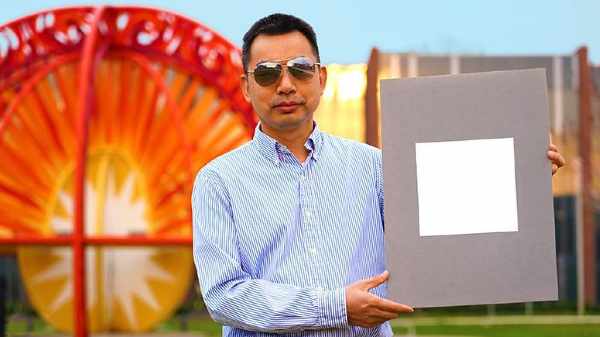 அல்ட்ரா வைட் பெயிண்ட் உண்மையில் என்ன செய்யும் தெரியுமா?