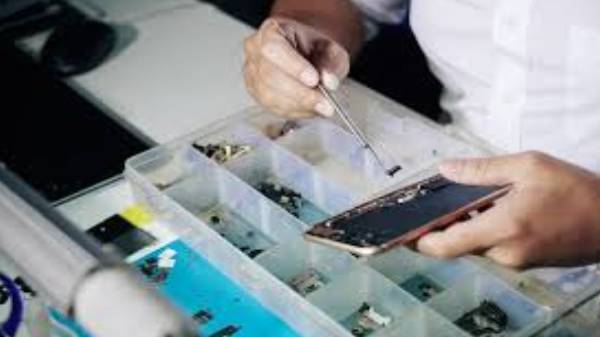 பெகாட்ரன் நிறுவனத்திடம் பல