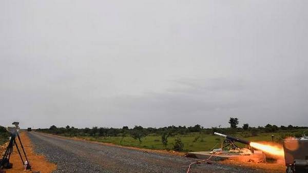  இன்றி இயங்கியது 