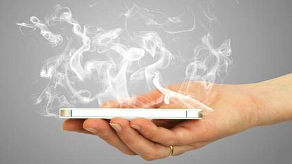 9. உங்கள் ஸ்மார்ட்போன் வழக்கத்தை விட அதிகமாகச் சூடாகிறதா?