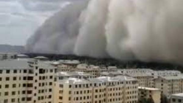 ன்பு சுமார் 300 அடி உயரத்துக்கு ம