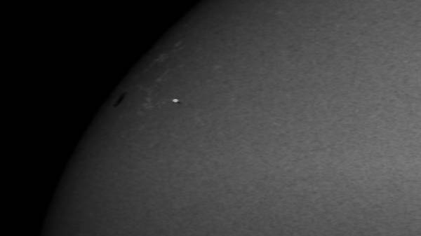 கேமராவில் சிக்கிய உருண்டை போன்ற பொருள்