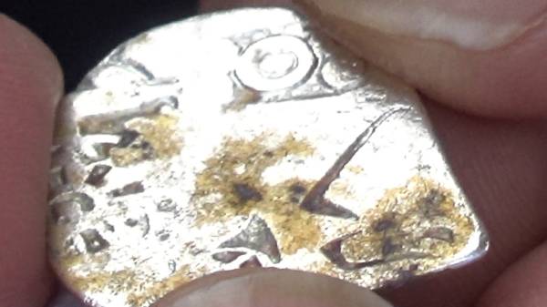 வெள்ளி நாணயம் கண்டெடுப்பு