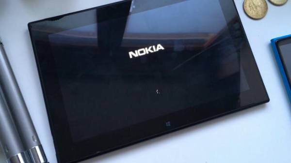 கூறப்படுகிறது. பின்பு கூடுதலாக மெமரி நீட்டிப்பு ஆதரவுடன் இந்த சாதனம்