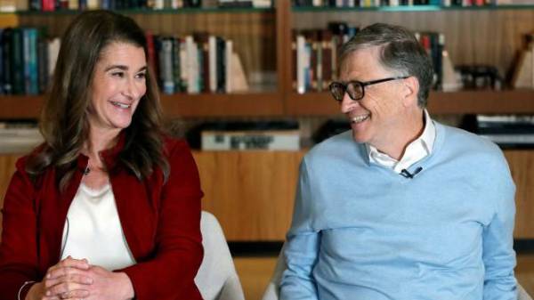 மைக்ரோசாப்ட் நிறுவனர் பில்கேட்ஸ் மற்றும் மெலிண்டா