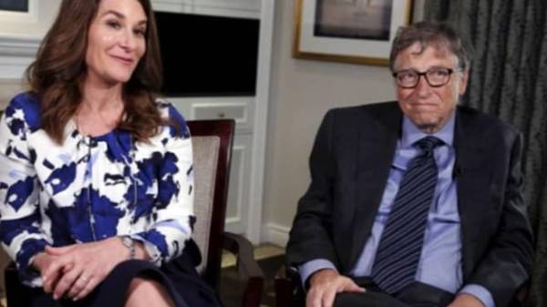 27 ஆண்டு திருமண வாழ்க்கைக்கு முடிவு