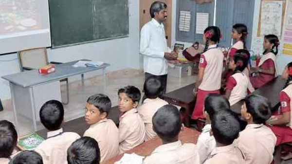 IT பயிற்சிக்கு தானாக முன்வந்த மாணவர்கள் 