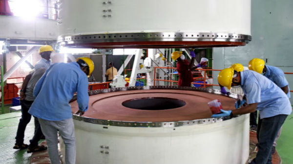 விண்கலத்தின் திரவ இஞ்சின் பரிசோதனை