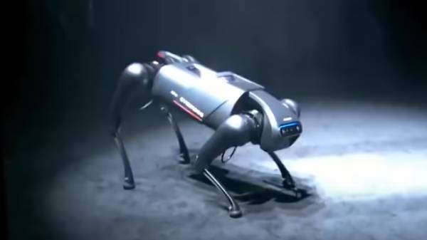 சென்சார் அமைப்புடன் வரும் ரோபோ