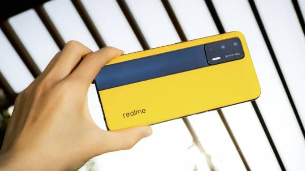 ரியல்மி ஜிடி 5ஜி சாதனத்தில்