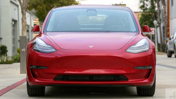 டெஸ்லா கார்களை போல் ஆப்பிள் கார்களும் சுய ஓட்டுநர் கட்டுப்பாடுடன் வெளிவருமா?