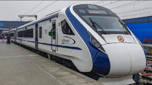 புதிய வந்தே பாரத் எக்ஸ்பிரஸ் ரயிலில் புதிய வசதிகள்