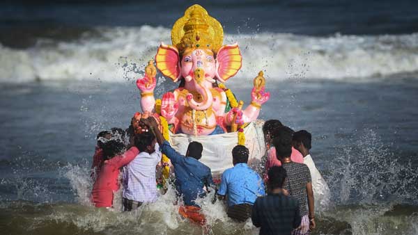 கட்டுப்பாடுகளை நீக்க வலியுறுத்தல்