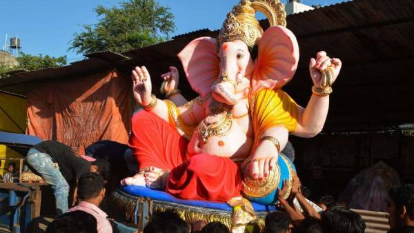 வெளியில் சென்று பொருட்களை வாங்க அச்சம்