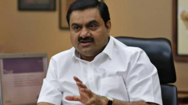 ஈட்டும் வருமானம் 1,002 கோடி என்று கூறப்படுகிற