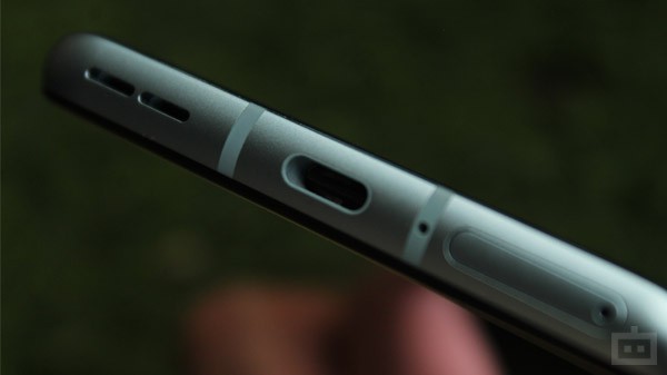 6ஜிபி ரேம் மற்றும் 128ஜிபி உள்ளடக்க மெமரி வசதி