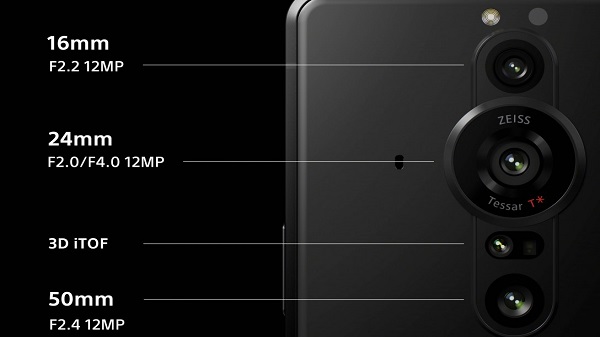 மூன்று பின்புற கேமரா அமைப்பு 