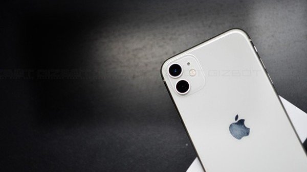 அலுமினியம் மற்றும் டஃப் கிளாஸ் டிசைன் ஆதரவுடன் வெளிவந்துள்ளது இந்த