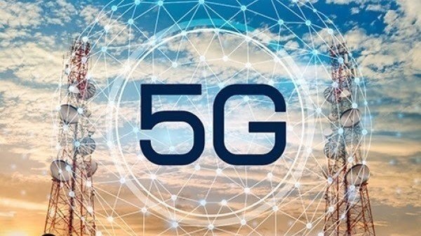 முதல் நேரடி வணிக 5G நெட்வொர்க்கு சேவை 2022
