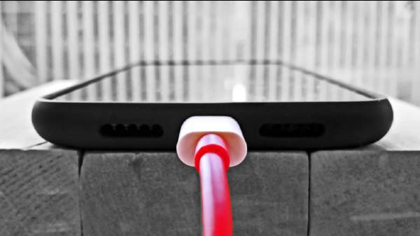 உங்கள் போனில் பாஸ்ட் சார்ஜிங் அம்சம் இல்லையென்றாலும் இதை செய்தால் சார்ஜிங் வேகம் அதிகமாகும்