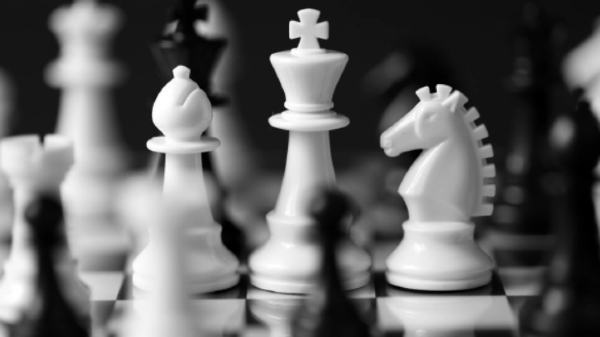 2. சதுரங்கம் அல்லது செஸ் விளையாட்டு