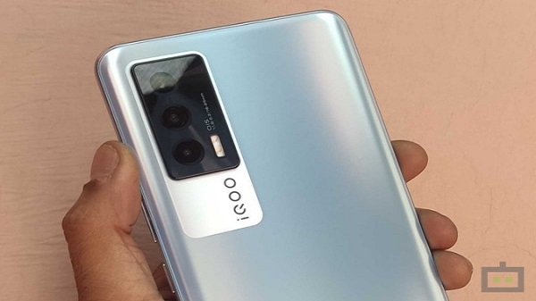 ஐக்யூ 7 லெஜண்ட்