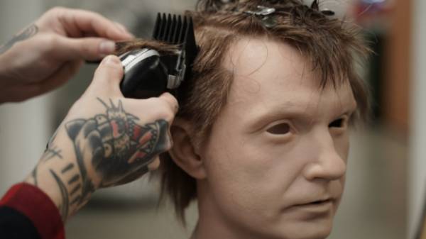 மனித முகங்களை கொண்ட ரோபோக்கள்