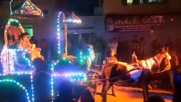 தனது ஐந்து வயது மகளுக்கு ஸ்மார்ட்போன்