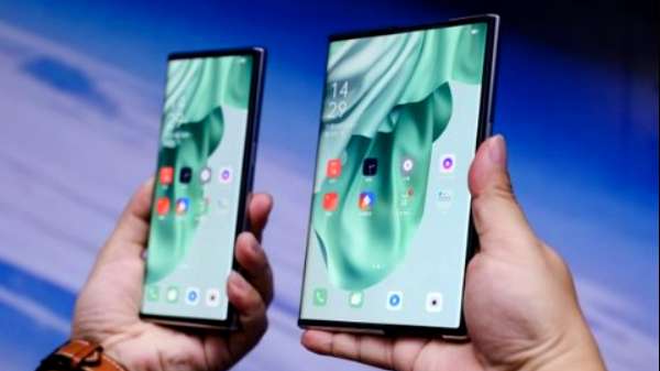 விரிவாக்கக்கூடிய டிஸ்பிளேயில் கூட செல்ஃபி கேமரா