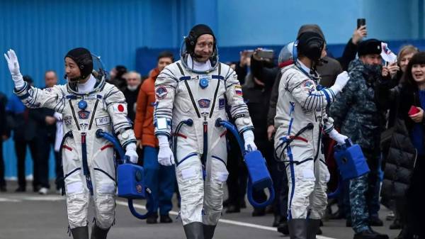 போதிலும் இந்த பயணத்திற்கு 375 