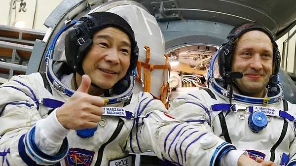 ண்கலத்தில் இருந்து பிரிந்த பாராசூட்