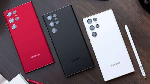 Samsung Galaxy S22 Ultra மாடலில் குவாட் ரியர் கேமரா அமைப்பா? 