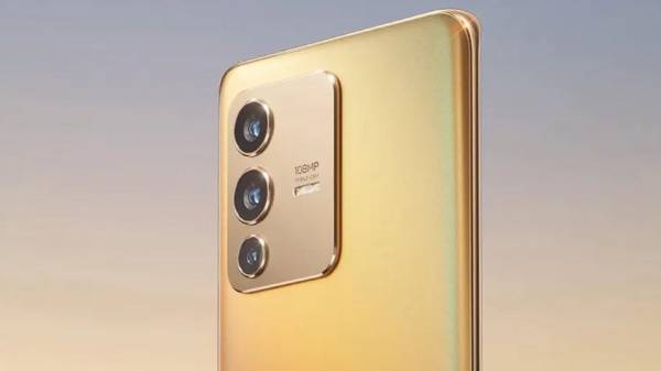 விவோ எஸ்12 ஸ்மார்ட்போனின் பின்புறம்