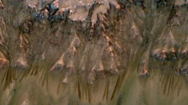 செவ்வாய் கிரகத்தில் திரவ நீர் உள்ளதா?