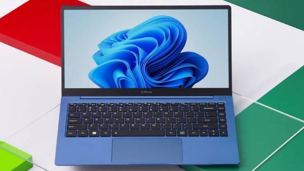 இன்டெல் கோர் ஐ3-இல் இயங்கும்