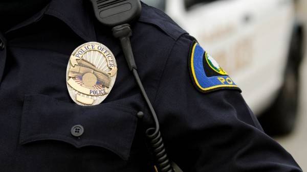 அதாவது போலீஸ் அதிகாரி ஒருவர்