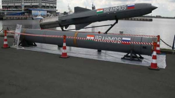 நீருக்கு அடியில் இலக்கை நிர்ணயித்து தாக்குதல்