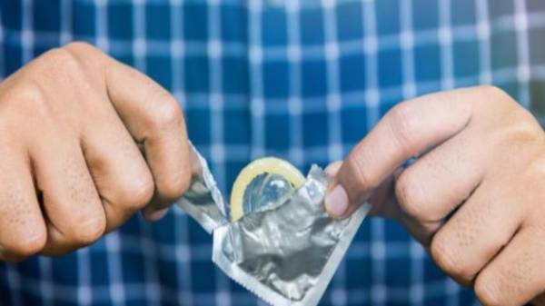 ண்ணீர் நிரப்பப்பட்ட ஆணுறை டெலிவரி