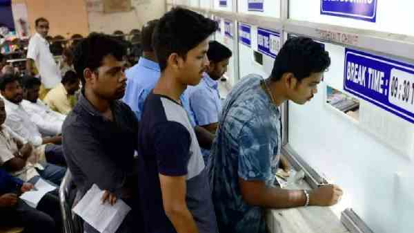 டிக்கெட்டின் PNR எண், OTP எண்களைச் சரியாக உள்ளிடவும்