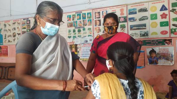 ஒரே நாளில் 40 லட்சத்துக்கும் அதிகமானோருக்கு தடுப்பசி