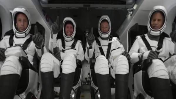 மூன்று தொழிலதிபர்கள் விவரம்