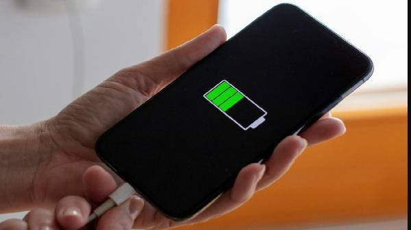 4. 20% மேல் இருக்கும்போது கூட சார்ஜ் செய்யும் பழக்கம்