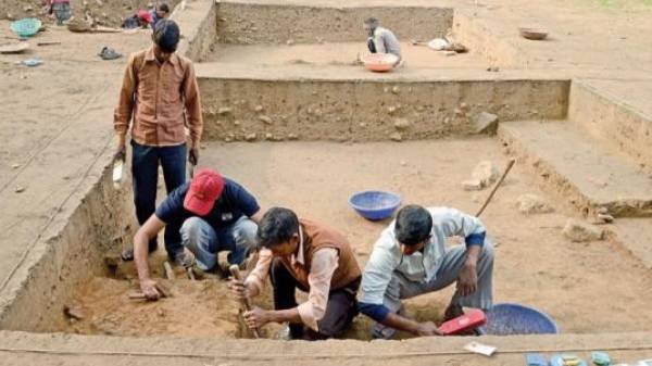 இந்த அகழாய்வில் சுடுமண்ணாலான