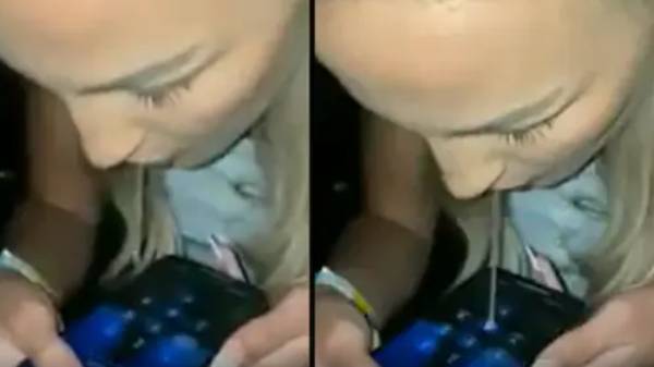 மிலா தன்னுடைய ஸ்மார்ட்போனை