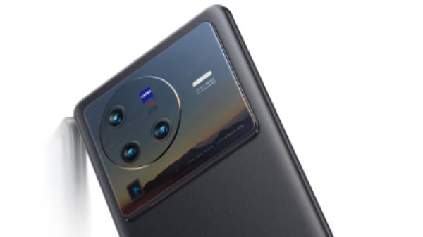 காஸ்மிக் பிளாக் மற்றும் அர்பன் ப்ளூ வண்ண விருப்பம்