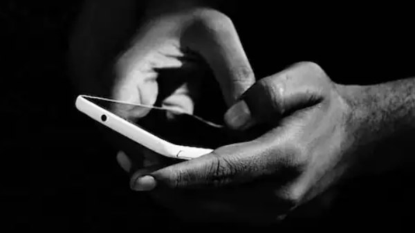 பயனர்களின் பாதுகாப்பைப் பாதுகாப்பதற்காக நடவடிக்கை