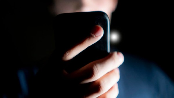 ஹேக் செய்யப்பட்ட பயனர் கணக்கை எப்படி புகாரளித்து மீட்டெடுப்பது?