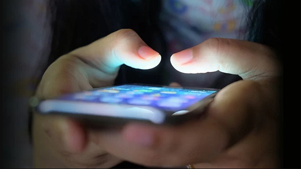 Google Play Store அல்லது iOS இல் அதிரடி நடவடிக்கை