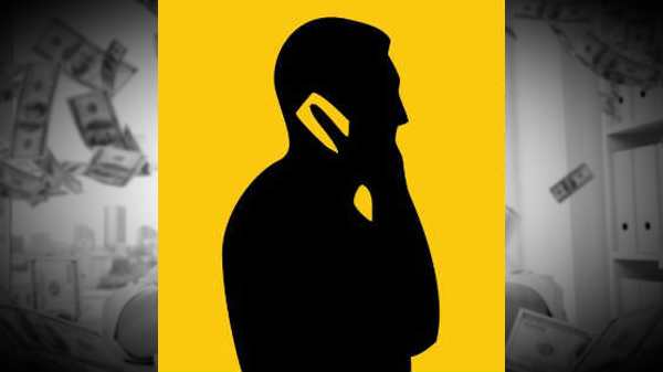 பணத்தை திரும்ப கேட்டதும் டிவிஸ்ட் எடுத்த ஊழியர்