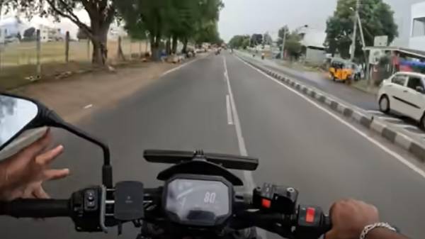 தவறாக இளைஞர்களை வழிநடத்துவதாக கண்டனம்